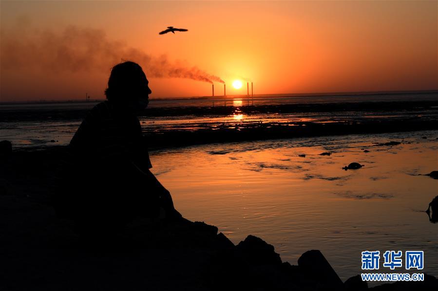 （新华视界）（2）科威特城海边日落
