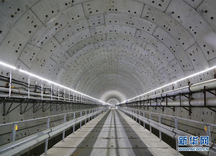 （图文互动）（1）国内最大直径越海盾构隧道——汕头海湾隧道贯通