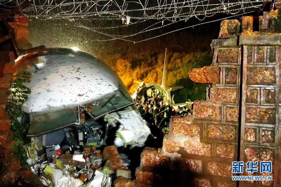 (国际)(3)印度一架客机降落时冲出跑道至少16人死亡