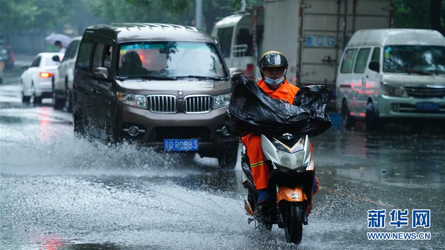 (社会)(1)北京迎来降雨