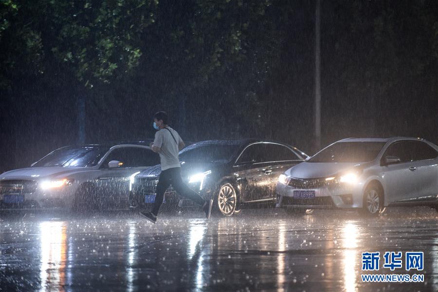 （社会）（4）北京迎来降雨