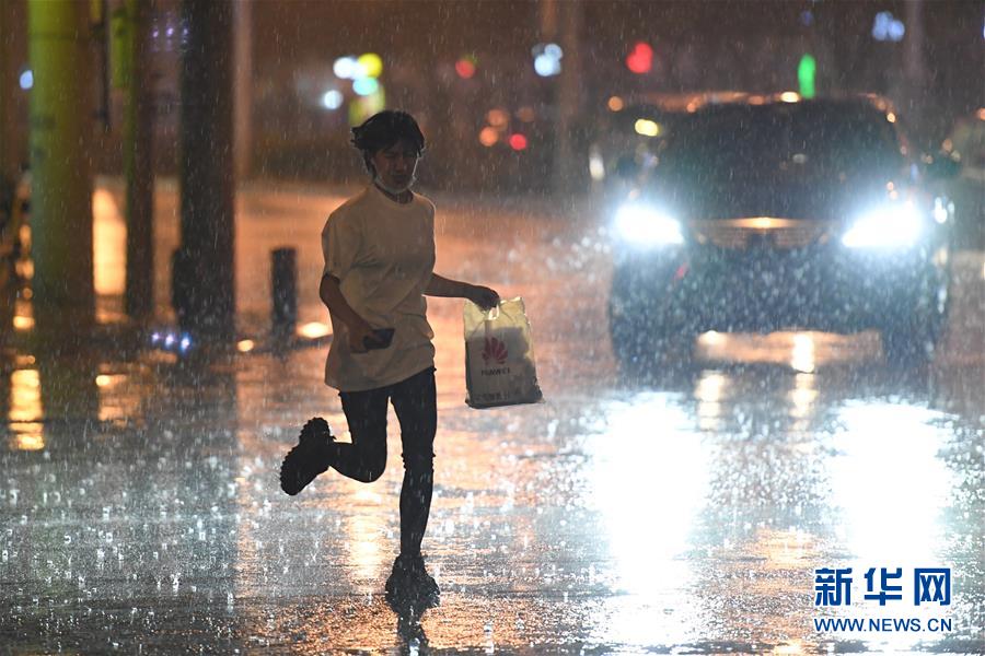 （社会）（7）北京迎来降雨