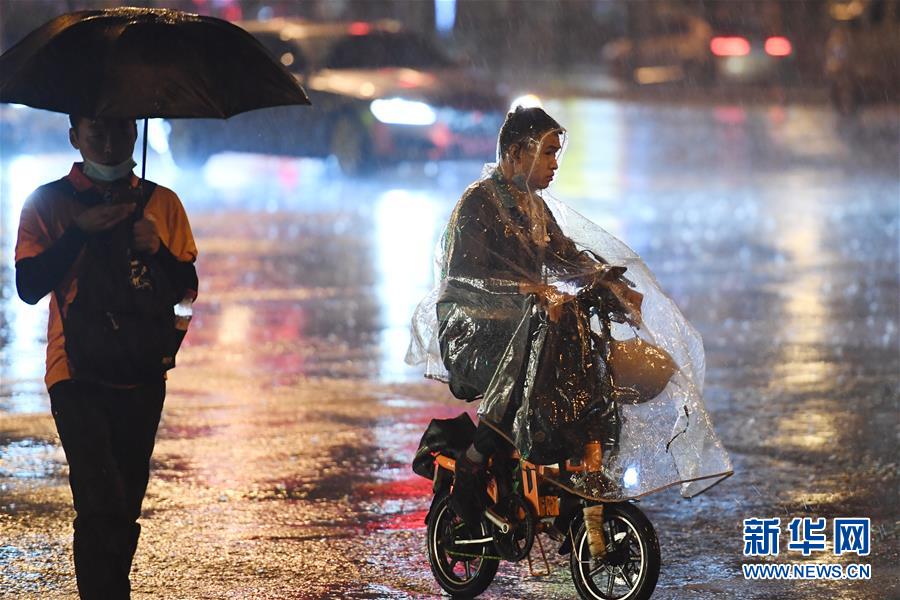 （社会）（8）北京迎来降雨