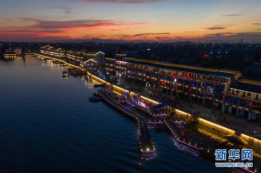 （经济）（2）水乡古镇开启夏日繁华“夜经济”