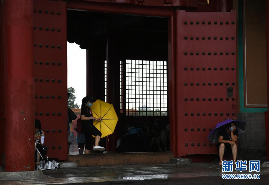 （社会）（4）故宫雨中游