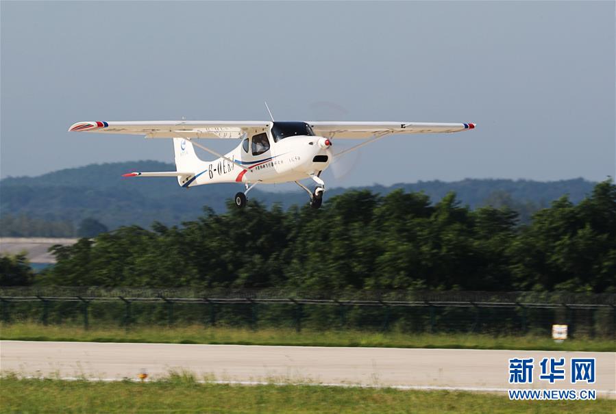 (科技)(1)国产“领雁”AG50轻型运动飞机首飞成功