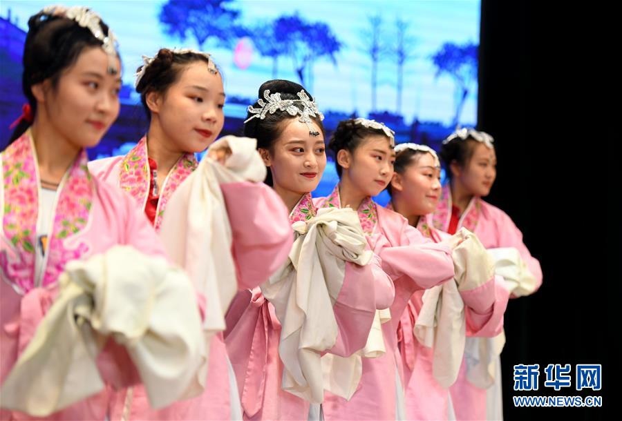 (文化)(3)河北石家庄:走基层惠民演出