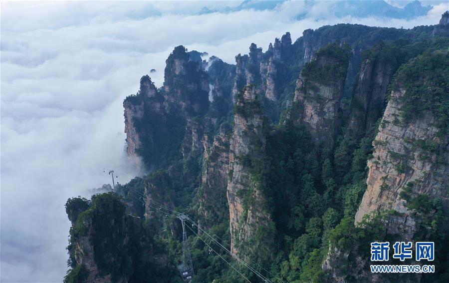 #(环境)(1)湖南张家界:云起山峰间