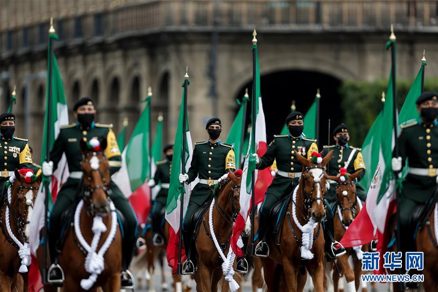 9月16日，在墨西哥首都墨西哥城，士兵参加独立日阅兵。 9月16日是墨西哥独立日，墨西哥举行庆祝独立210周年阅兵活动。 新华社发（弗朗西斯科·卡涅多 摄）