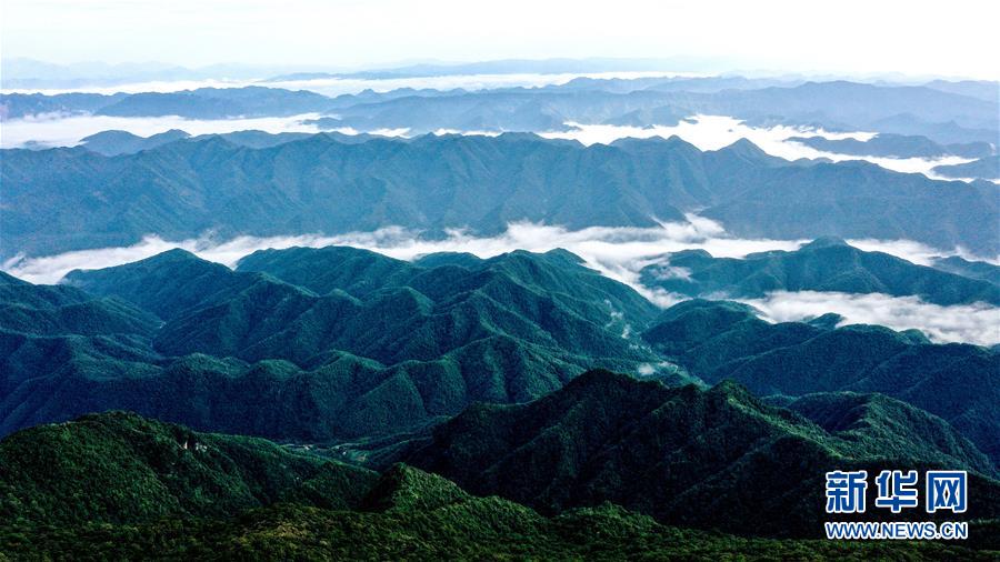 （环境）（2）云起峰峦间 紫柏山如画