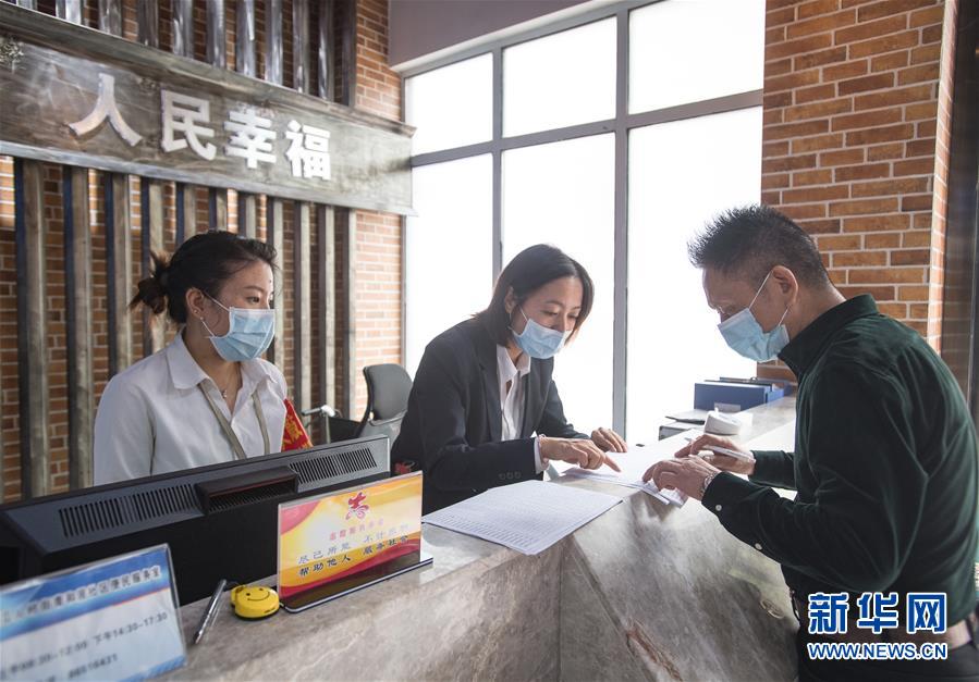 (社会)(1)点滴关怀 和谐社区