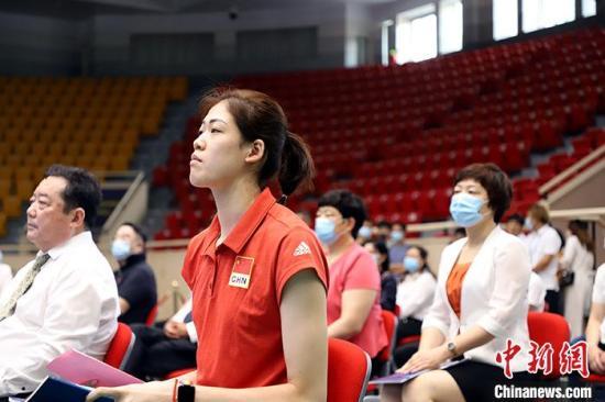 资料图：6月23日，2020国际智能体育大会在天津启动。图为女排世界杯冠军、天津女排运动员、第四届世界智能大会2020国际智能体育大会形象大使李盈莹在启动仪式上。 中新社记者 张道正 摄