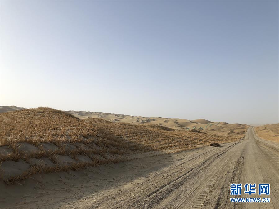 （图文互动）（5）穿越塔克拉玛干沙漠第三条沙漠公路沙基全线贯通