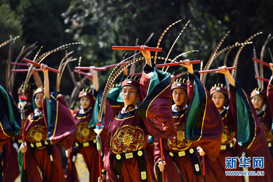 9月28日拍摄的庚子年祭孔大典起舞乐奏《万世师表》。新华社记者 郭绪雷摄