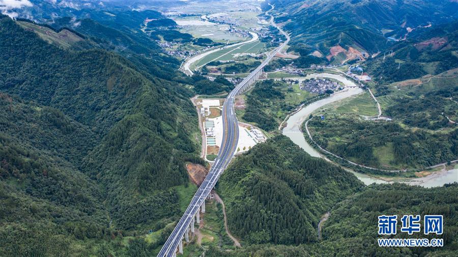 （经济）（1）贵州剑榕高速建成通车