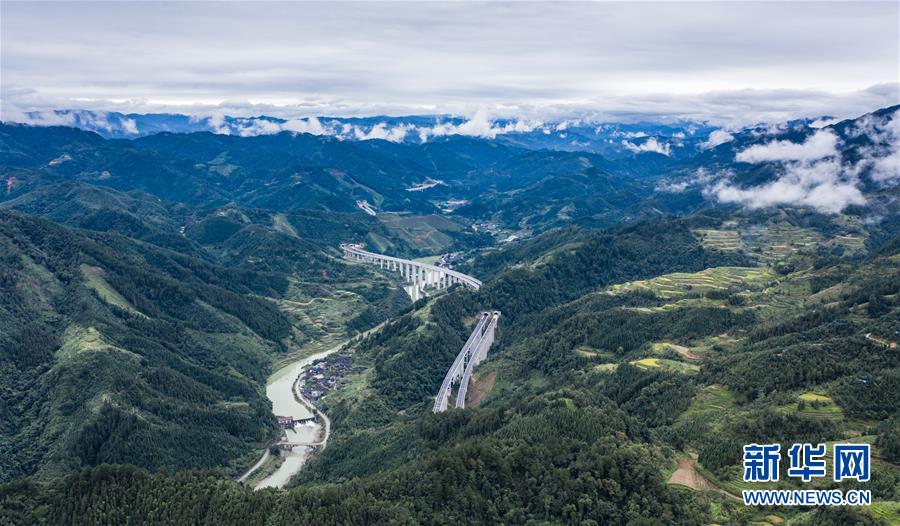 （经济）（2）贵州剑榕高速建成通车