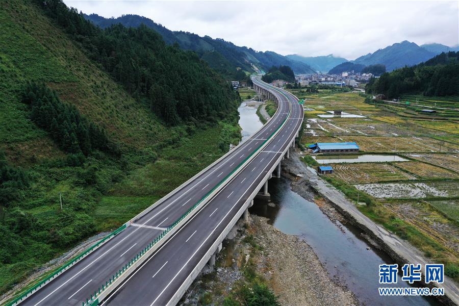 （经济）（9）贵州剑榕高速建成通车