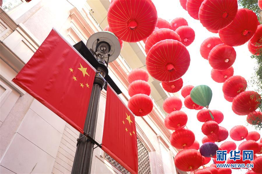 (社会)(1)香港:街头的中国红