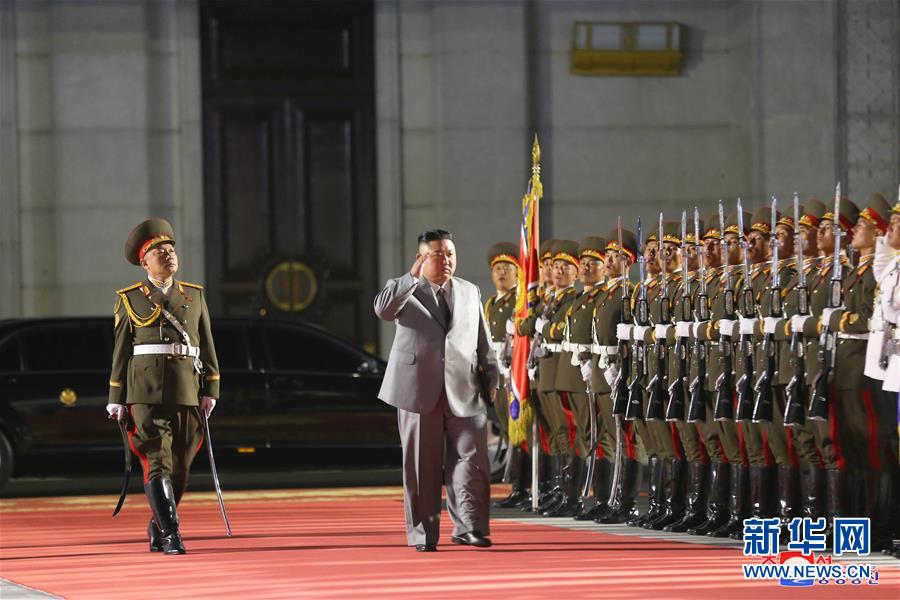 （新华网）朝鲜举行阅兵式庆祝劳动党建党75周年