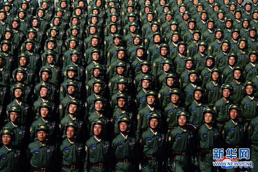 (国际)(7)朝鲜举行阅兵式庆祝劳动党建党75周年