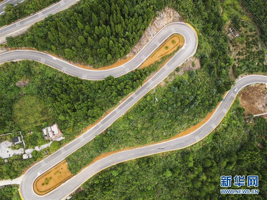 #(社会)(2)贵州遵义:打通“毛细血管”建全农村交通网络