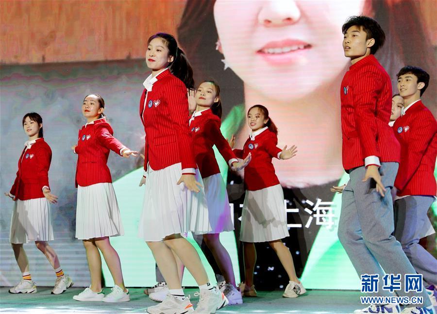 (社会)(3)4800多名第三届进博会志愿者在上海宣誓上岗