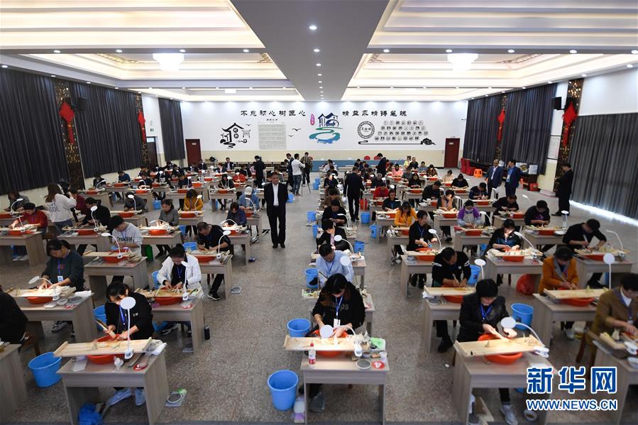 (社会)(1)毛笔制作比赛在湖笔之乡举行