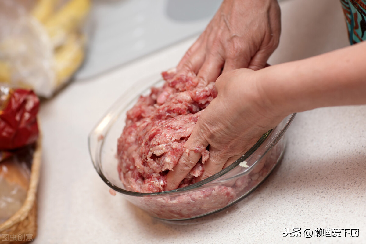 饺子馅好吃有秘诀，大厨教你实用3招，轻松调出香喷喷的饺子馅