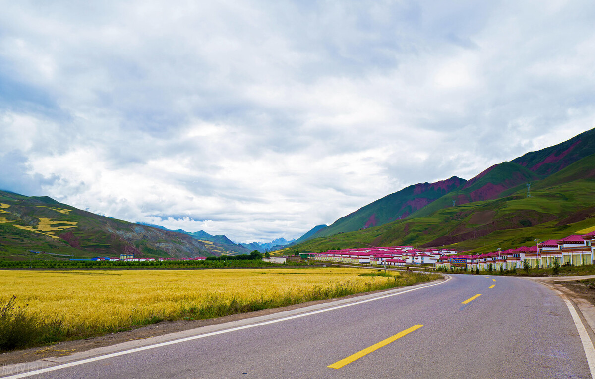 被誉为，国内最美的6条公路，走过即领略了半个中国的美的