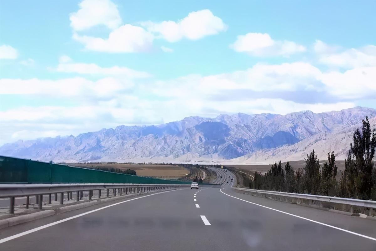 被誉为,国内最美的6条公路,走过即领略了半个中国的美的