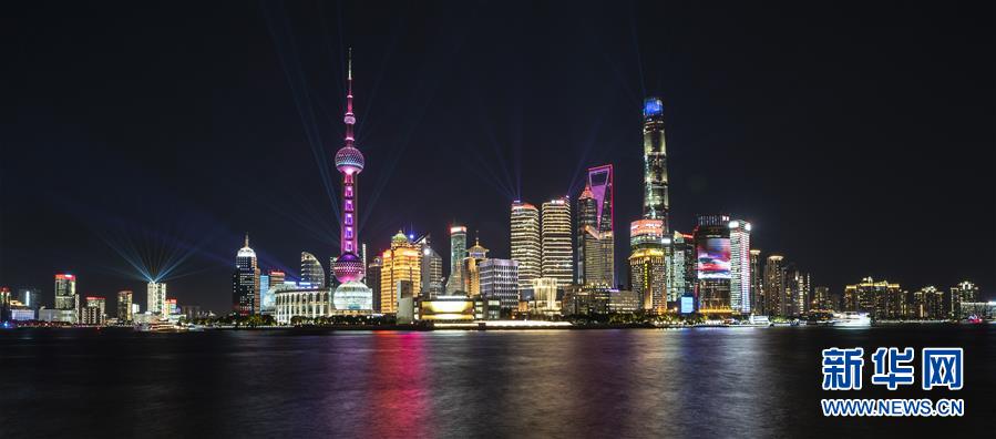 （第三届进博会）（2）光影秀律动黄浦江
