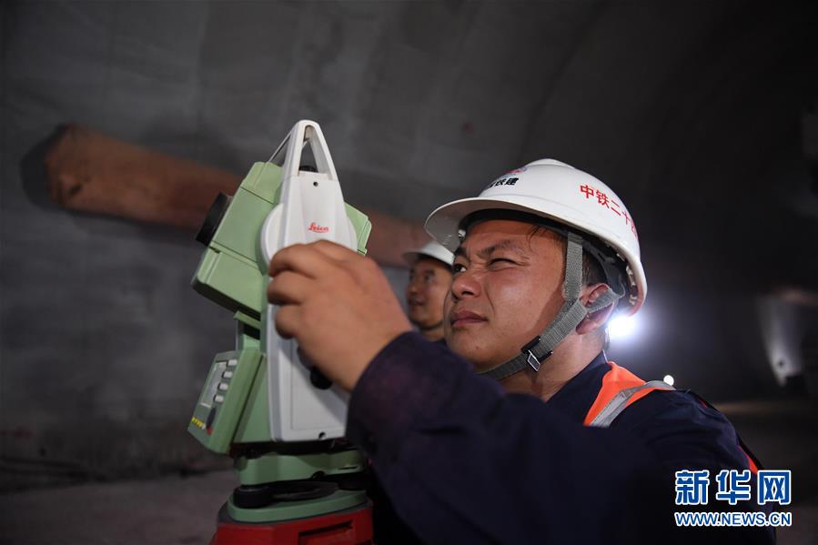 （经济）（4）重庆首座下穿机场铁路隧道贯通
