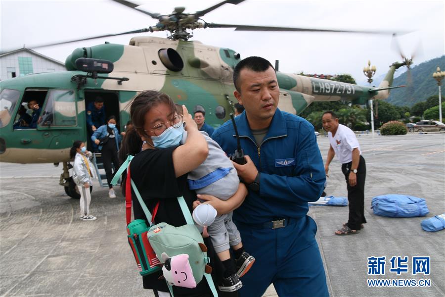 (在习近平强军思想指引下·我们在战位报告·图文互动)(1)将强军使命书写在祖国的蓝天上——陆军第77集团军某陆航旅聚焦练兵备战记事