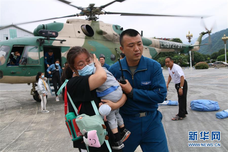 （在习近平强军思想指引下·我们在战位报告·图文互动）（1）将强军使命书写在祖国的蓝天上——陆军第77集团军某陆航旅聚焦练兵备战记事