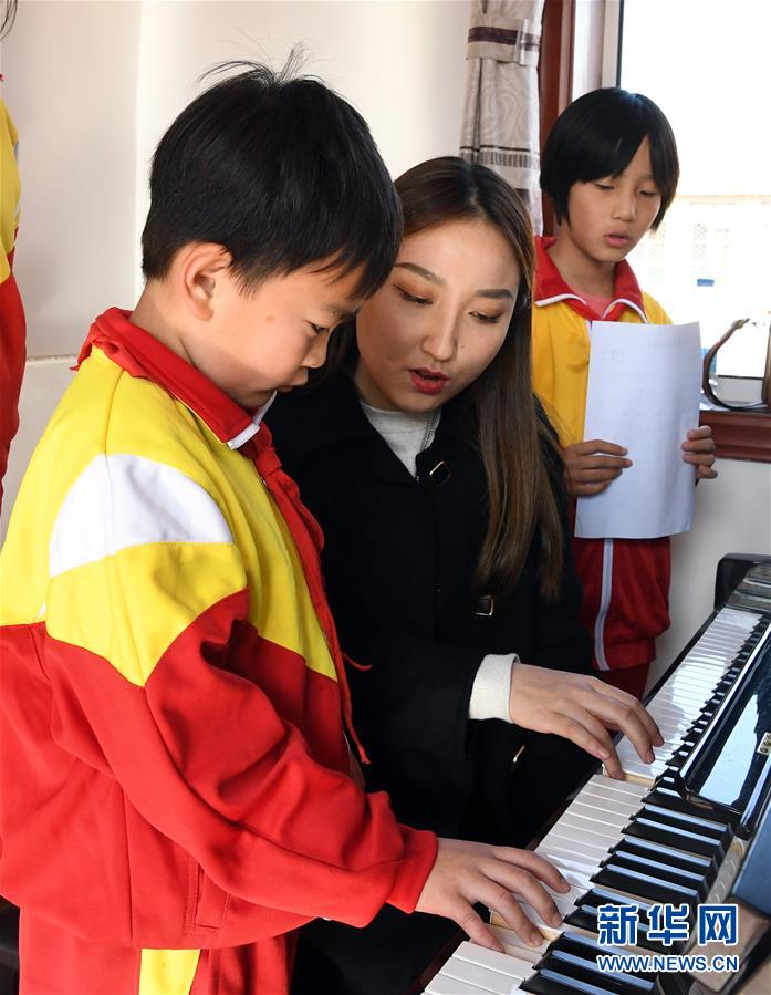 (教育)(3)乡村小学的音乐课堂