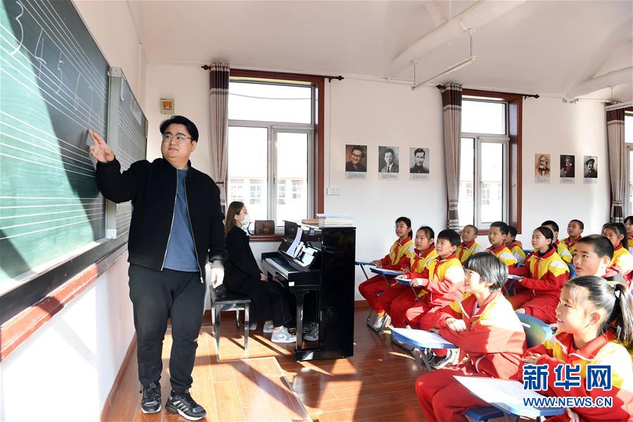 (教育)(4)乡村小学的音乐课堂