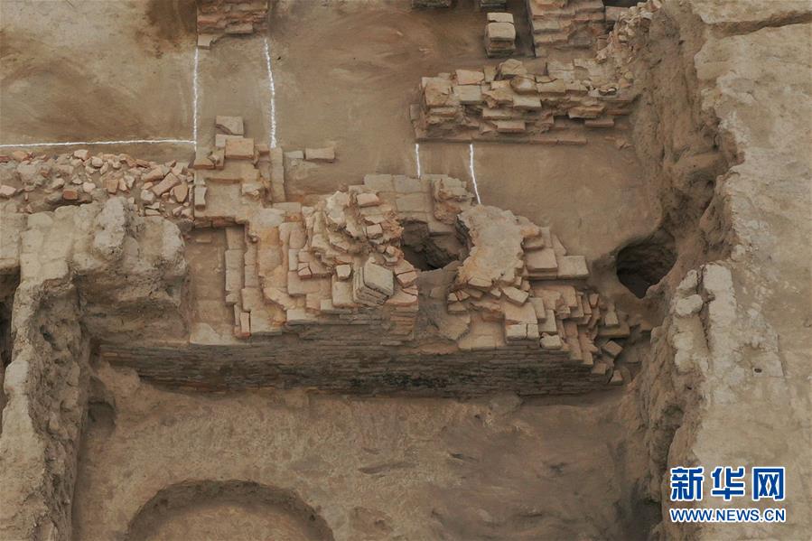 这是新疆唐朝墩古城浴场遗址北侧的灶址结构（2019年8月18日摄，无人机照片）。 新华社发（中国人民大学考古文博系供图）