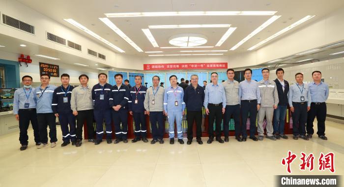 27日0时41分,华龙一号全球首堆——中核集团福清核电5号机组首次并网成功。图为并网现场。 过东海 摄 27日0时41分,华龙一号全球首堆——中核集团福清核电5号机组首次并网成功。图为并网现场。 过东海 摄