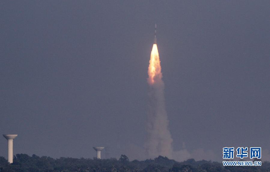 12月17日，一枚PSLV型极地卫星运载火箭从位于印度东南部斯里赫里戈达岛的萨蒂什·达万航天中心发射升空。印度空间研究组织17日宣布，印度当天成功发射代号为CMS-01的一颗通信卫星。新华社发