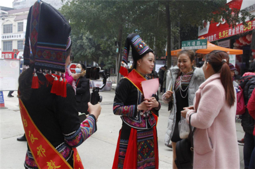 广西西林县反邪教宣传融入第七届句町文化节935