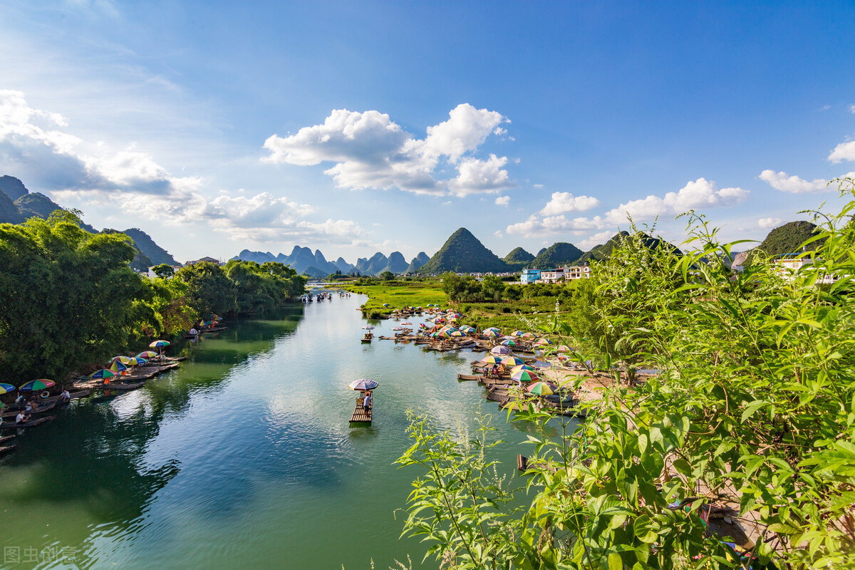 中国8个适合带父母旅游的城市,风景优美有意义,你会考虑哪个?