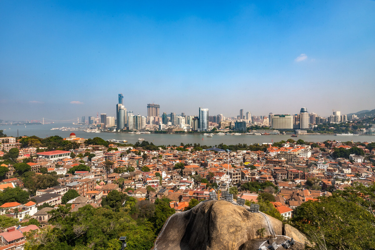 中国8个适合带父母旅游的城市,风景优美有意义,你会考虑哪个?