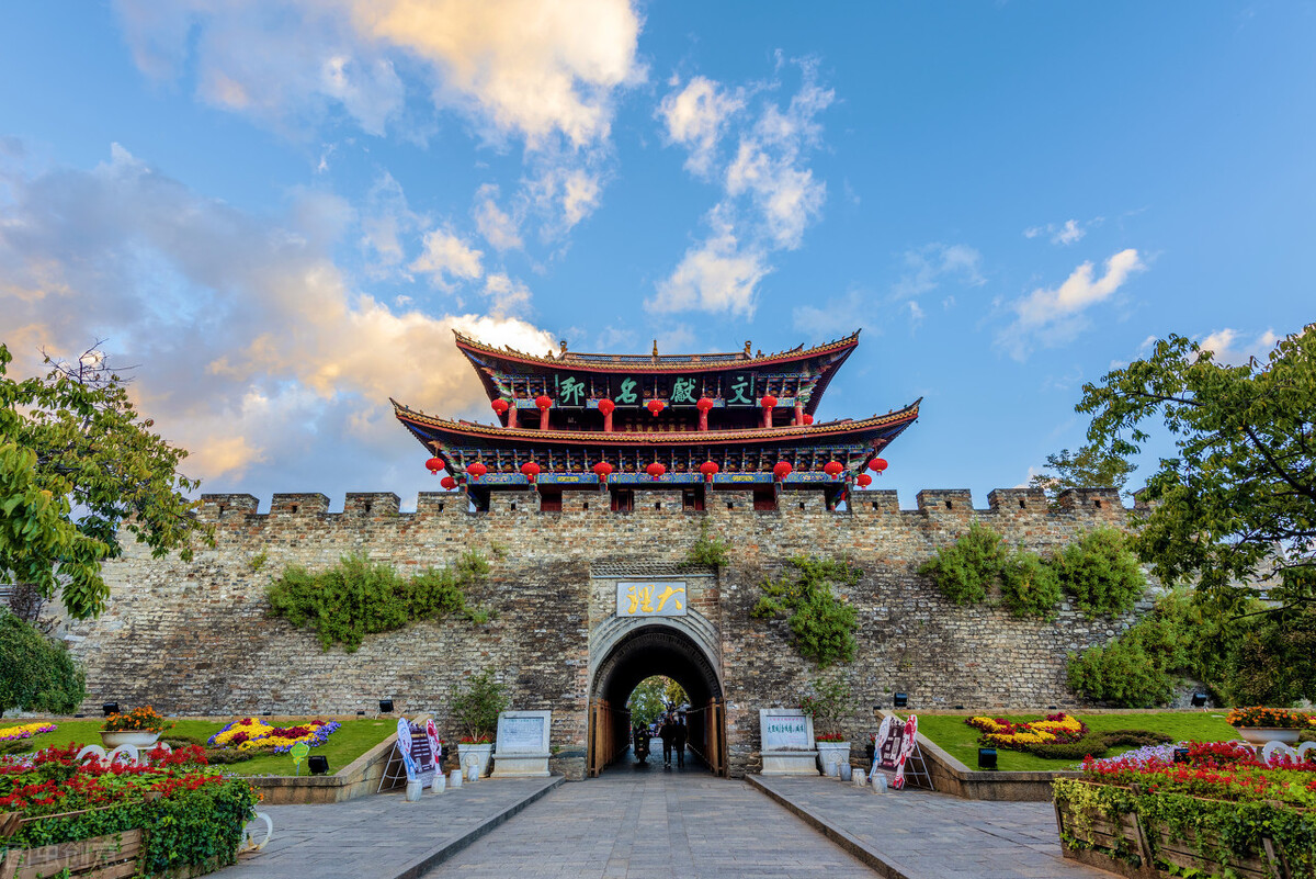 中国8个适合带父母旅游的城市,风景优美有意义,你会考虑哪个?