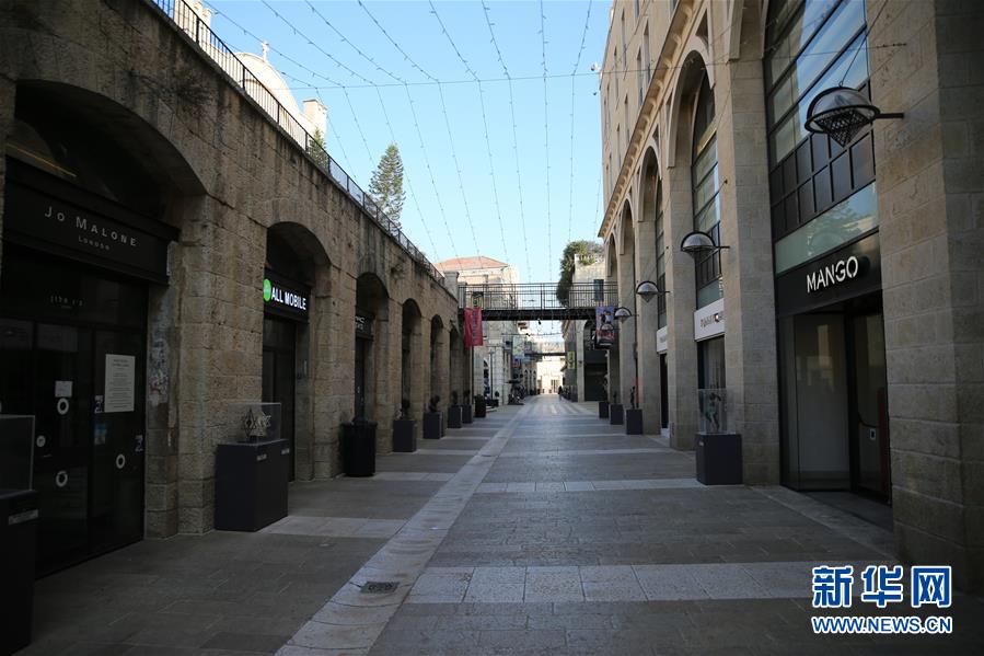 这是1月9日拍摄的“封城”措施下空荡荡的耶路撒冷街头。 新华社发（穆阿迈尔·阿瓦德 摄）