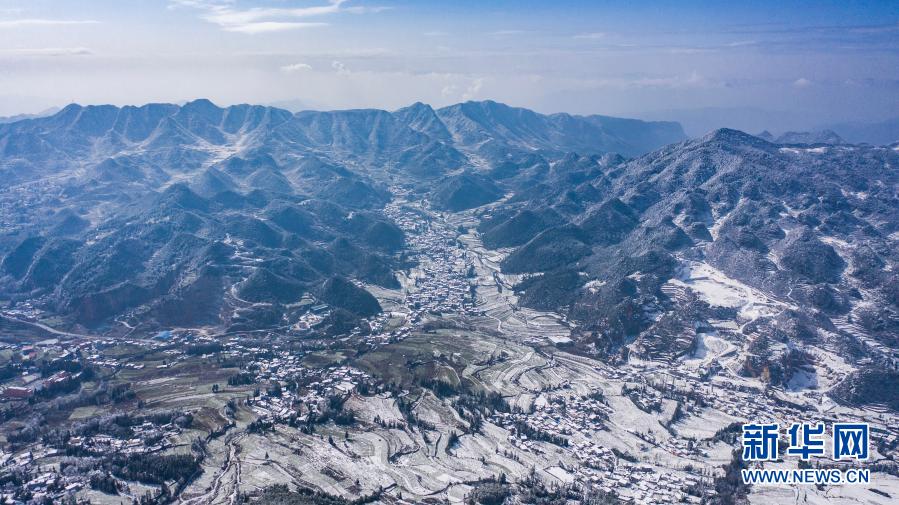 1月12日拍摄的贵州六盘水盘州市坪地彝族乡雪景（无人机照片）。近日，贵州省六盘水市连续出现降雪天气。新华社记者 陶亮 摄