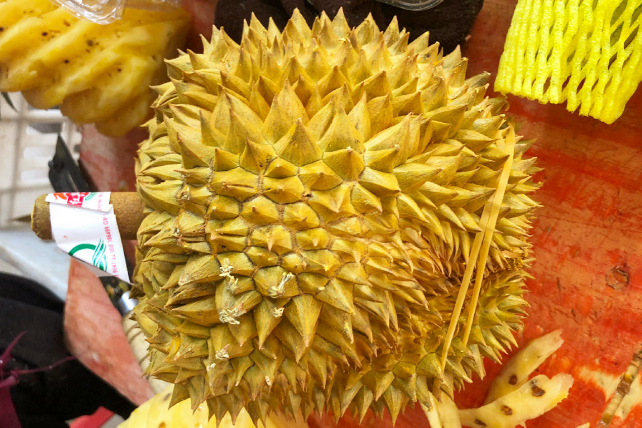 买榴莲时，记住3招，挑出“母榴莲”，皮薄肉厚，不花冤枉钱