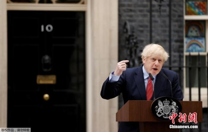 资料图:英国首相鲍里斯·约翰逊在伦敦唐宁街10号发表演讲。 点击进入下一页