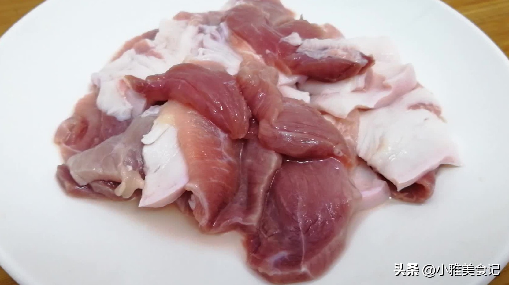 冻肉解冻不要用热水,教你简单解冻方法,快速把肉上冰霜都融化