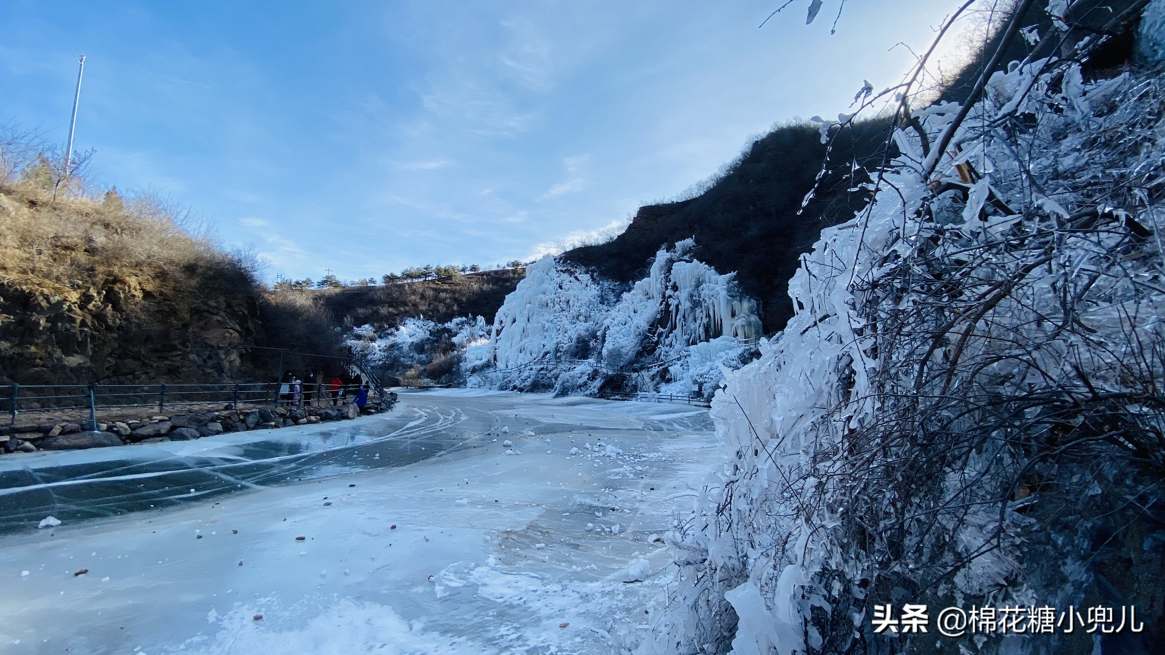 北京郊区冬季旅行必去的冰瀑布群，距离近无需徒步1小时就能到达