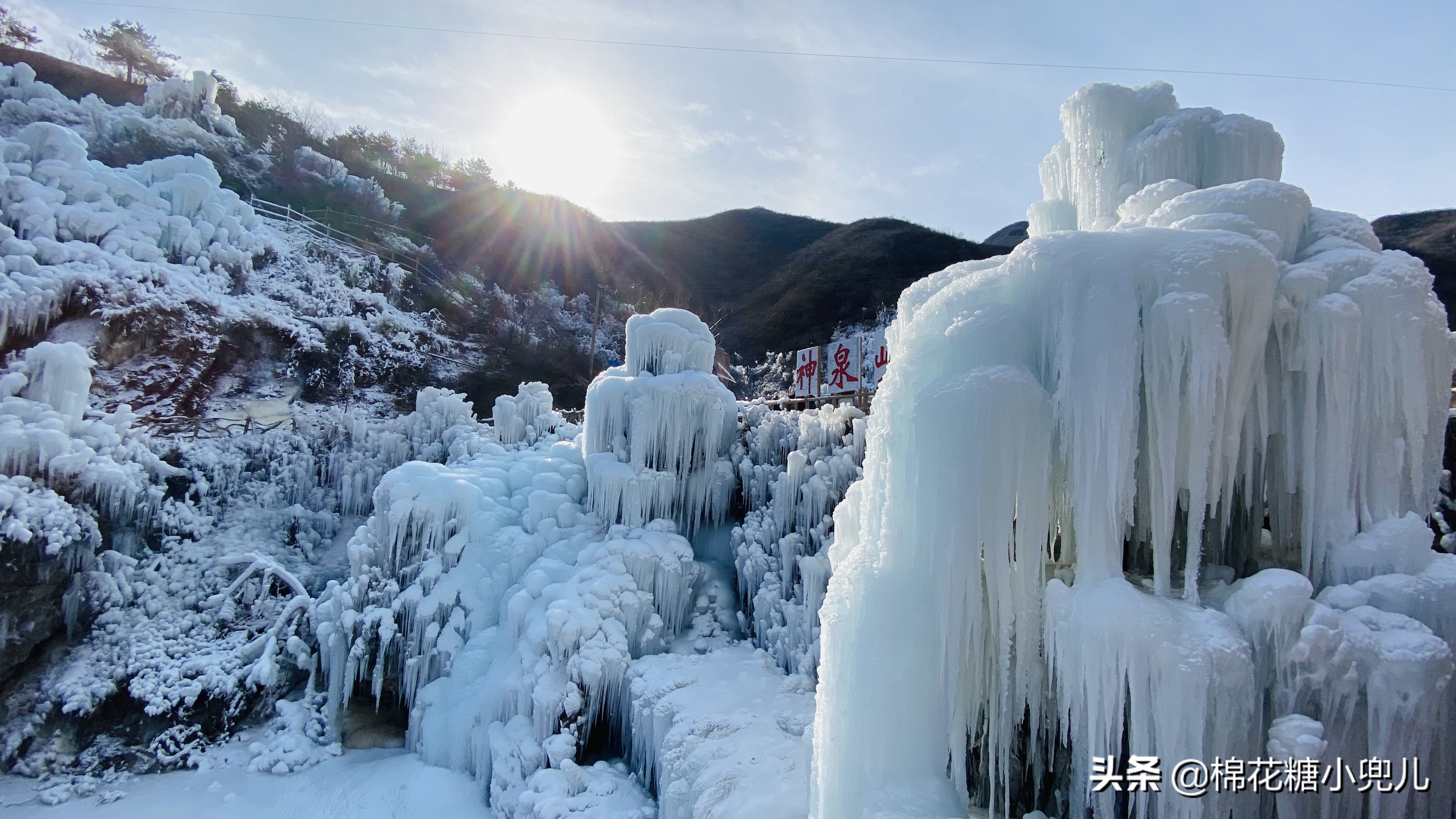 北京郊区冬季旅行必去的冰瀑布群，距离近无需徒步1小时就能到达